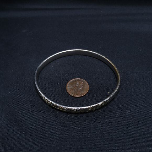 Vintage Whiting & Davis Silver Embossed Bangle Bracelet, Floral Design, 1950s - Picture 10 of 10